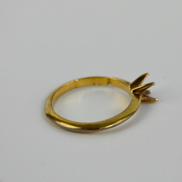 Empty Gold Toned Ring with Damage Korea B C - Picture 2 of 5